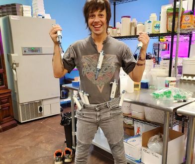 Modyfikuje własne DNA i proponuje życie bez chorób. "Świat nie jest na to gotowy"