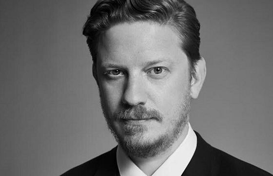 Filip Niedenthal żegna się z „Vogue Polska”. "Pismo wzbogaca rynek luksusowej prasy"