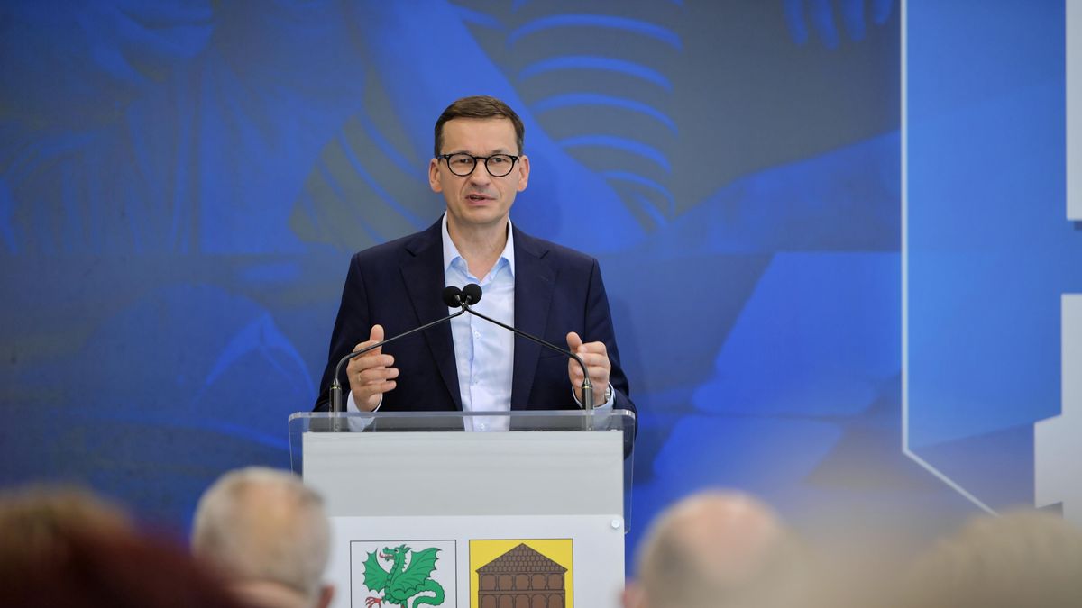 Rekordowa liczba pełnomocników w rządzie Mateusza Morawieckiego. Parlamentarzyści PiS tak podnoszą sobie pensje.
