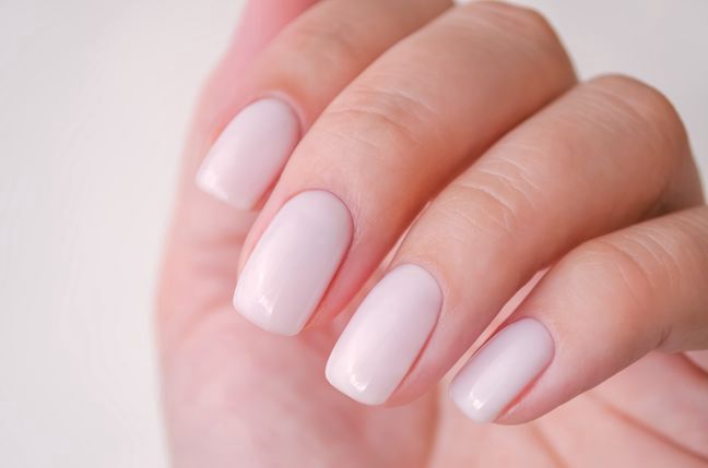 "Frosting nails" naturalna stylizacja paznokci