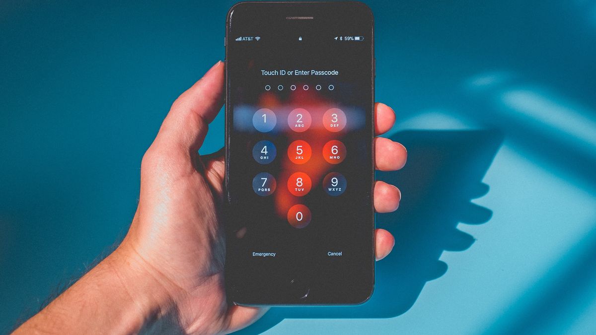 Cyberbezpieczeństwo. Zadbaj o swój telefon i komputer