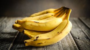 Banan zielony, żółty czy w brązowe plamki? Który jest najzdrowszy? Kolor ma znaczenie
