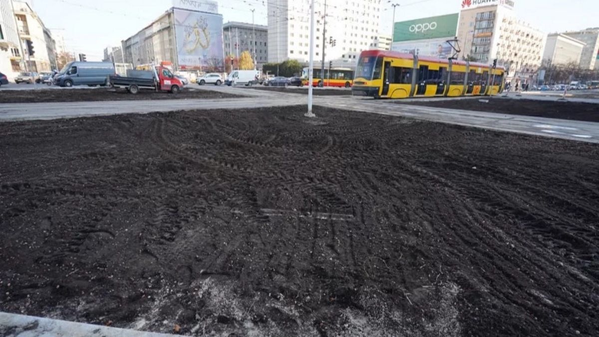 Rondo Dmowskiego, które jest remontowane