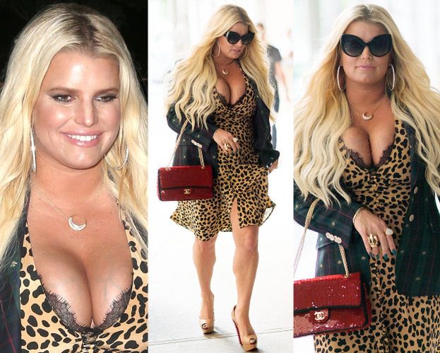 Jessica Simpson i jej ściśnięte piersi spacerują po Nowym Jorku