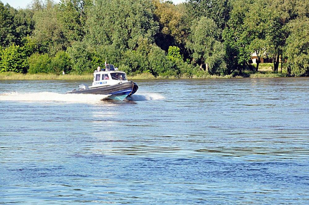 24-latek skoczył z mostu, uratował go patrol rzeczny