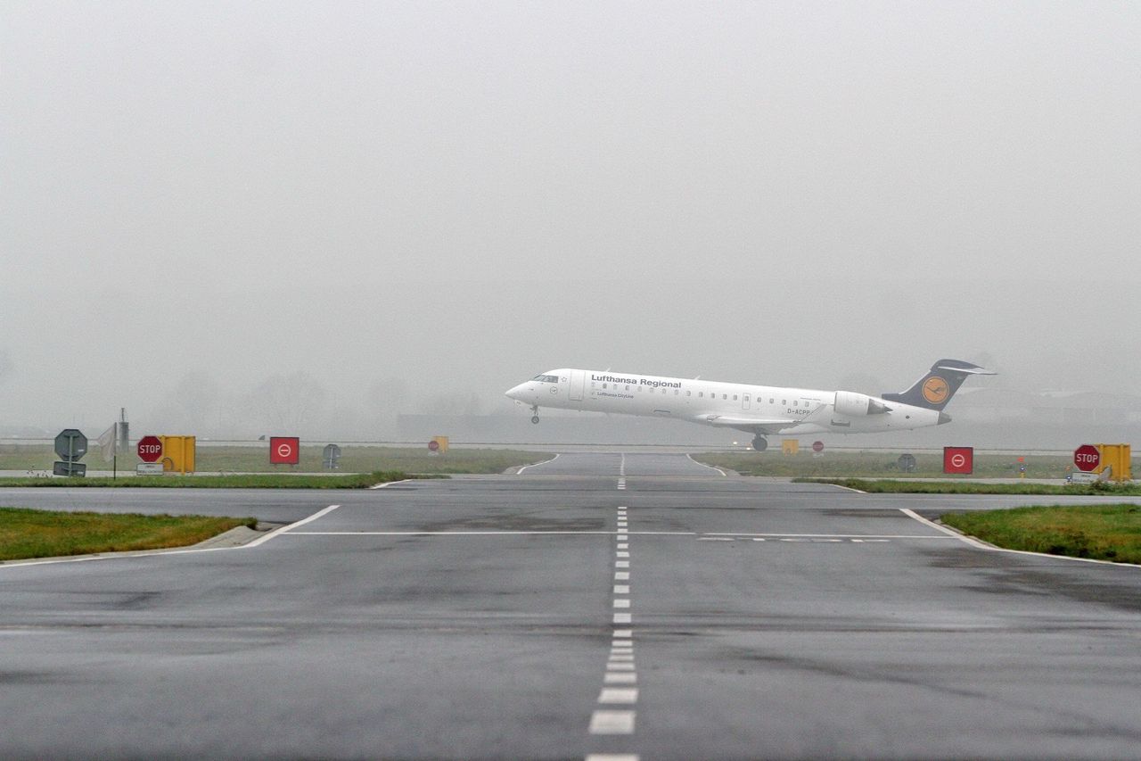 Kraków: Kolejny dzień bez słońca i z gęstą mgłą nad miastem