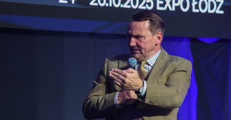 Sikorski kpi z Orbana. Razem studiowali, przypomniał słowa profesora