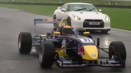 Bolid F3 kontra Nissan GT-R