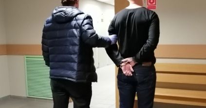 Warszawa. Znęcał się nad partnerką. Usłyszał zarzuty