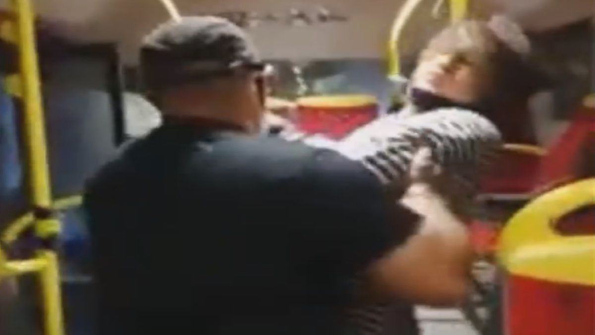 Krystian Skudziński twierdzi, że został zaatakowany przez ochroniarza kontrolera 