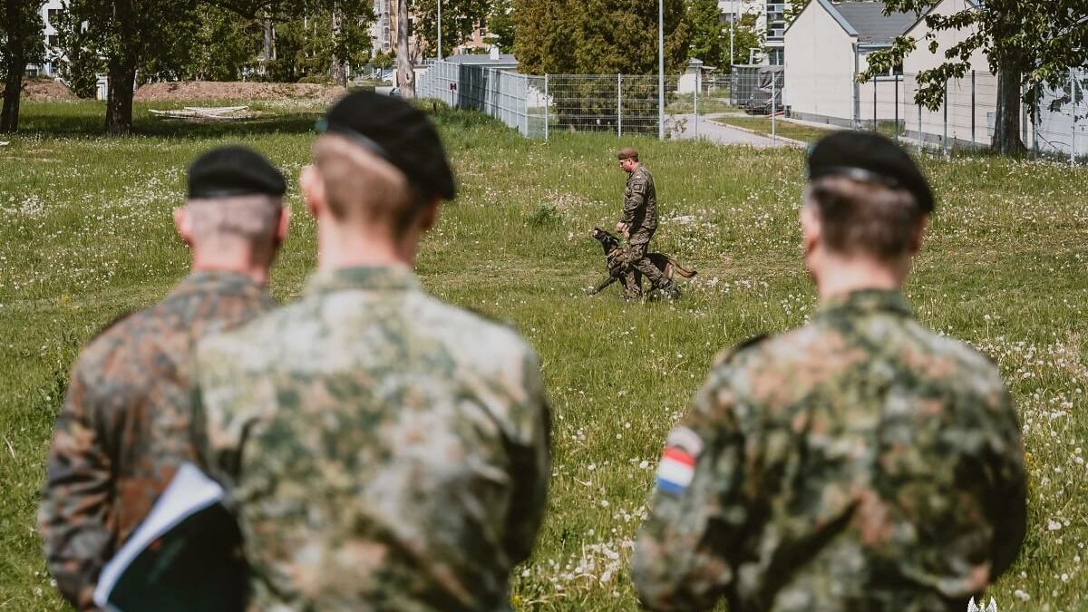 Wizyta holenderskich i niemieckich oficerów w siedzibie 2 Lubelskiej Brygady OT