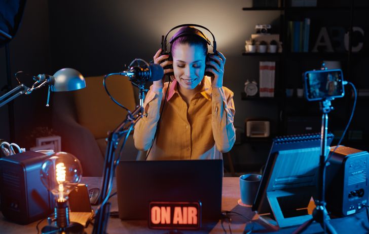 RMF FM dominuje w miastach, ale lokalni gracze wracają do gry. Najnowsze dane Radio Track (VIII 2025 – I 2026)
