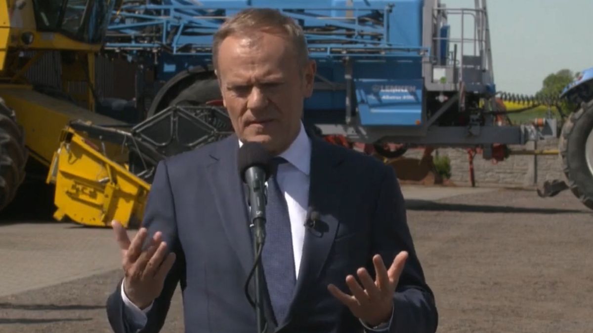 Donald Tusk podczas konferencji prasowej.