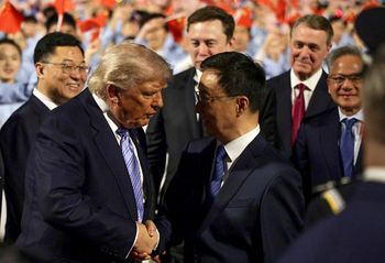 To oni polecieli z Trumpem do Chin. 16 znanych nazwisk
