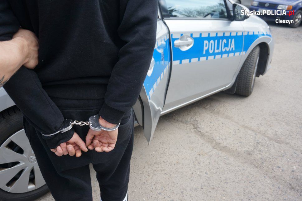 Policja w Cieszynie i Ustroniu zatrzymała mężczyzn podejrzewanych o rozbój na terenie Cisownicy i Puńcowca.