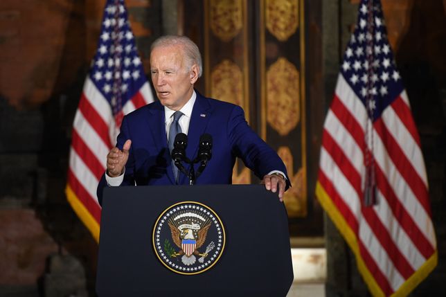 U.S. President Joe Biden speaks during a press conference ahead of the G20 Summit in Nusa Dua, Bali, Indonesia, 14 November 2022. The 17th Group of Twenty (G20) Heads of State and Government Summit will be held in Bali from 15 to 16 November 2022. EPA/AKBAR NUGROHO GUMAY / POOL Dostawca: PAP/EPA.