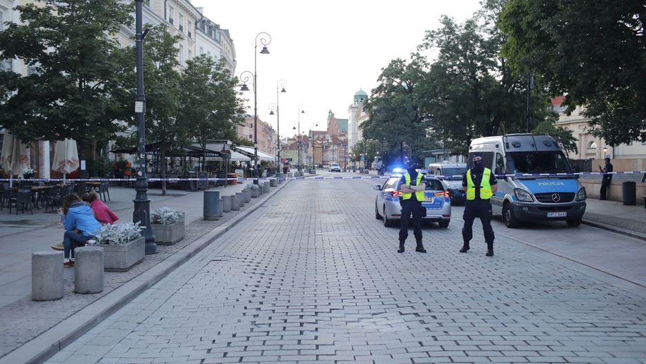 policja
Albert Zawada
ewakuacja, niebezpiecze�stwo, pocisk, policja