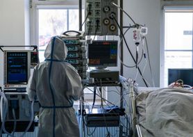 Koronawirus. Dlaczego w Polsce odnotowuje się tak dużo zgonów? Prof. Piekarska: "nasz system zdrowia jest niewydolny" (WIDEO) 