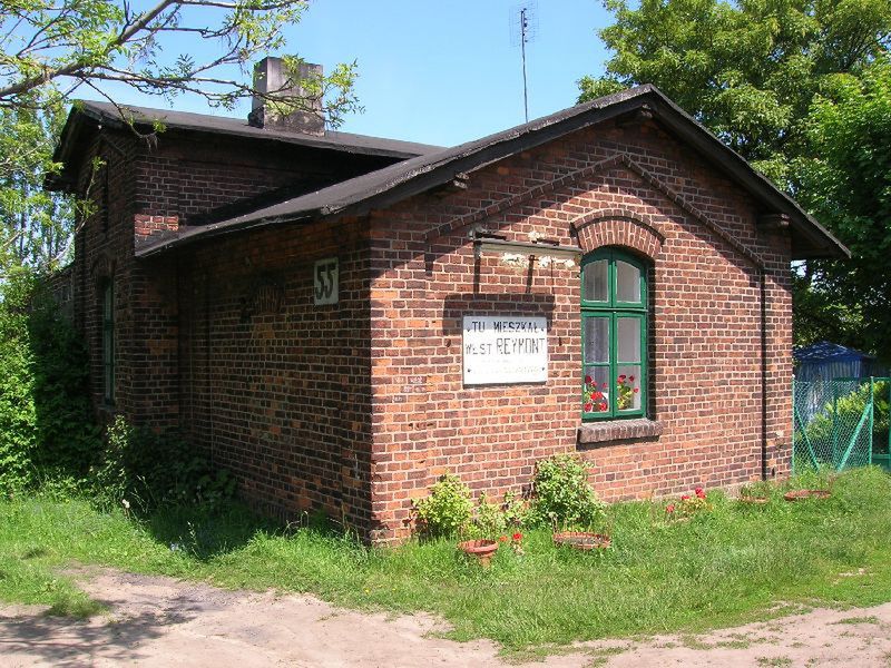 W tym domu dróżnika  młody Władysław Reymont  mieszkał w latach 1888-1893
