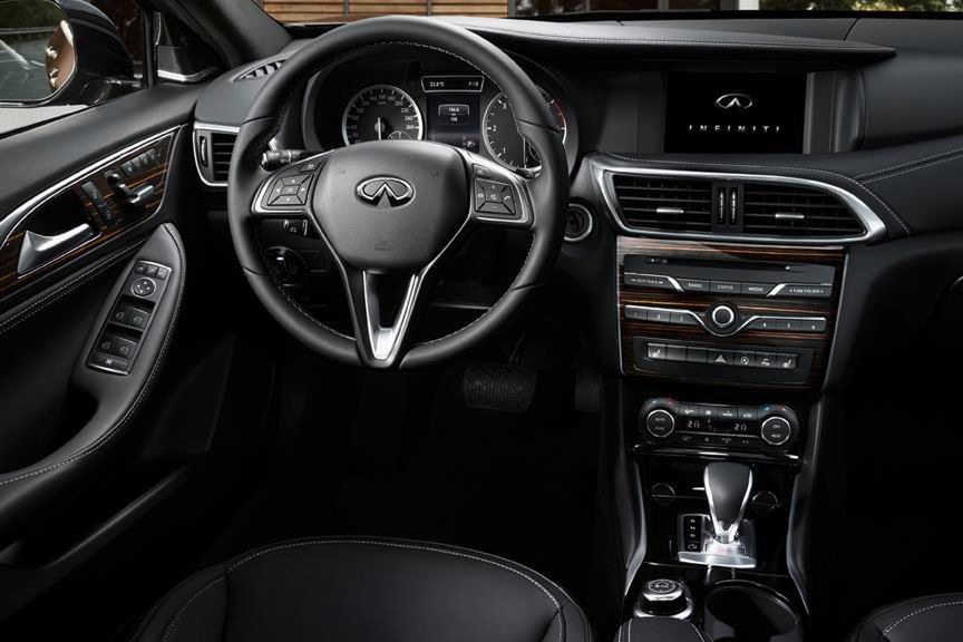 Infiniti Q30 8