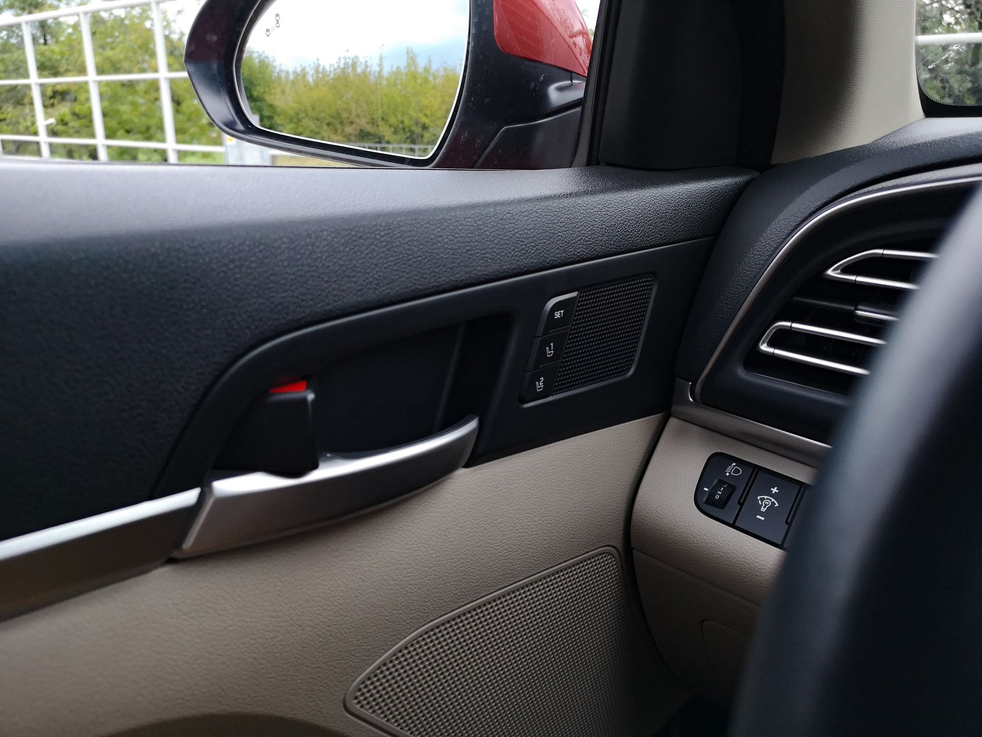Hyundai Elantra: Hyundai SmartSense, Android Auto i kamera cofania 24
