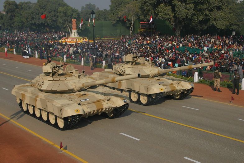 Na zdjęciu czołgi T-90 dla indyjskiej armii