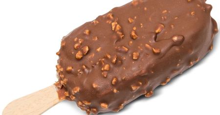 Lodowy baton/lody na patyku w chrupiącej posypce