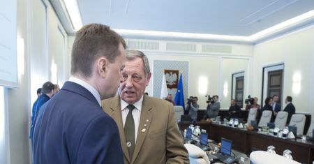 Szyszko: nie wiem, co było w kopercie przekazanej Błaszczakowi. Opozycja: próba załatwienia posady