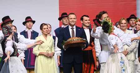 Dożynki u Nawrockich. Prezydent pokazał, jak się bawili