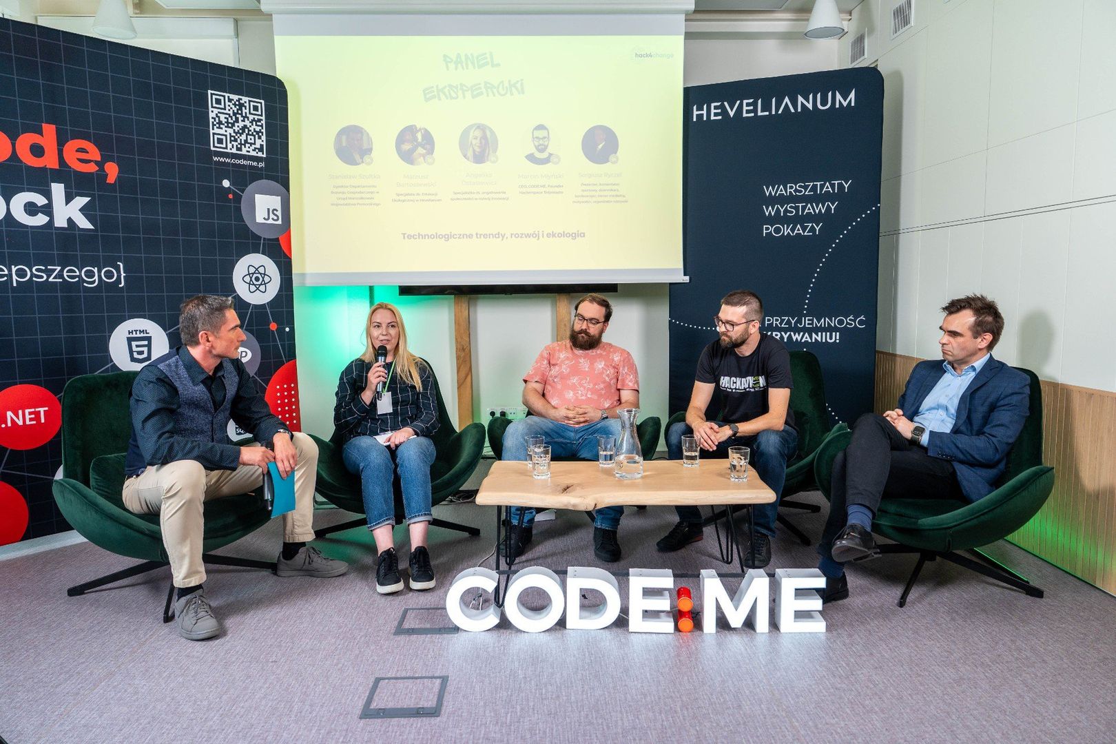 Debata ekspertów o sztucznej inteligencji podczas Hack4change w Domu Zdrojowym w Gdańsku