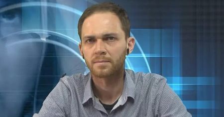Reporter odsłania kulisy pracy dla TVP. "Czułem WSTYD, kiedy musiałem pokazać legitymację"