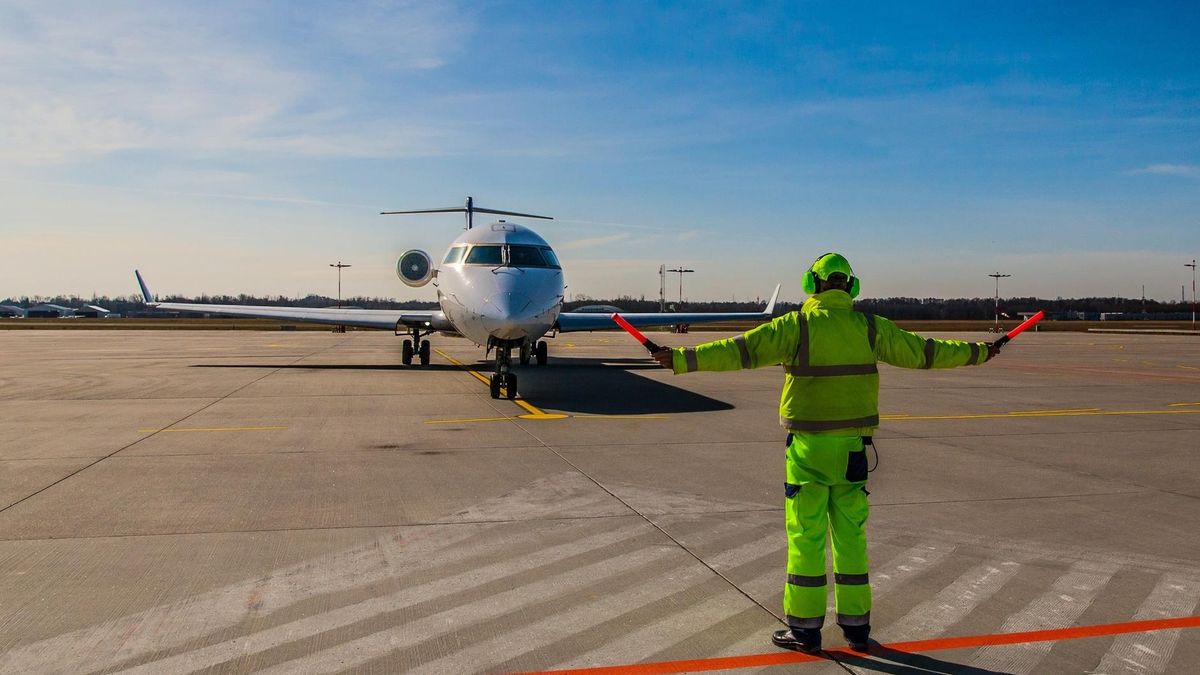 Wyloty z Radomia się przesuwają, ale rząd ma pomysł dla tego lotniska. Ale co będzie z Modlinem?