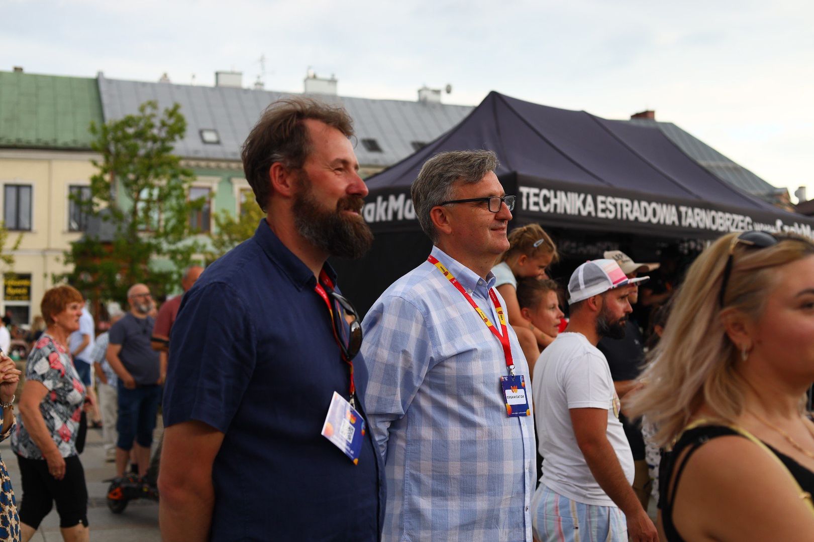 Dyrektor Domu Kultury Białogon, Tomasz Rajmer oraz dyrektor Wydziału Promocji, Kultury i Sportu Urzędu Miasta Kielce, Jacek Kowalczyk
