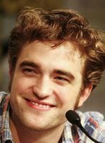 Robert Pattinson trzyma z ekipą
