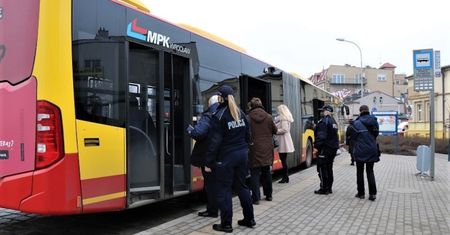 Rząd luzuje obostrzenia. Od 6 czerwca nowe limity w komunikacji publicznej