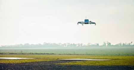 Dronowy kurier Amazonu zaliczył pierwszą dostawę