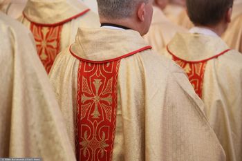 Państwo płaci za księży. Lewica szykuje wielki zwrot