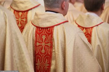 Państwo płaci za księży. Lewica szykuje wielki zwrot