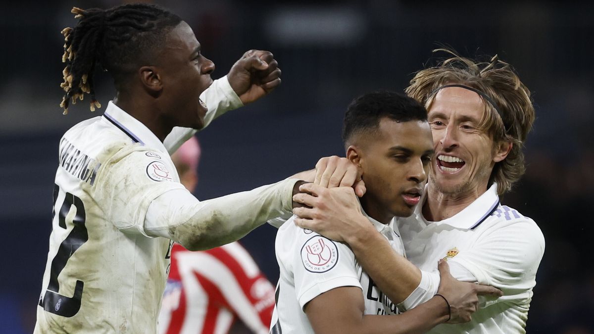 Na zdjęciu od lewej: Eduardo Camavinga, Rodrygo i Luka Modrić