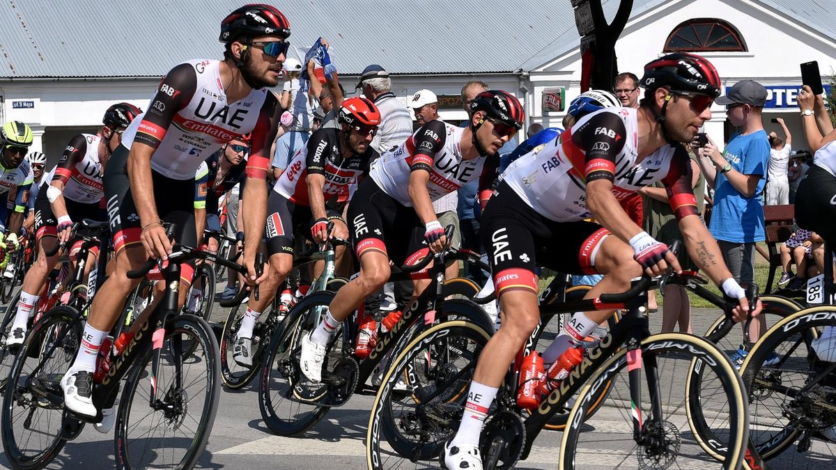 PAP / Wojtek Jargiło / Na zdjęciu: kolarze podczas 2. etapu Tour de Pologne