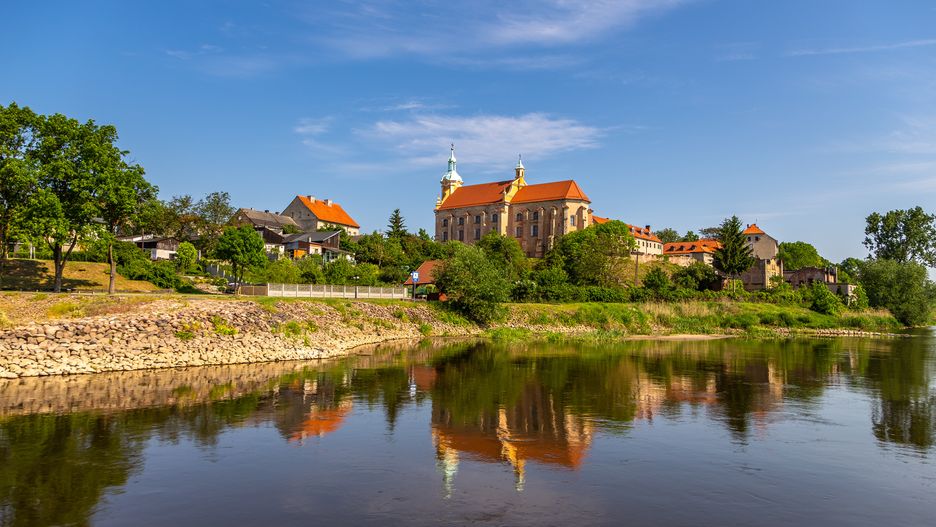 Historic remains of the castle in Pyzdry, built in the 14th century at the behest of Casimir the Great, on a slope above the Warta River valley, Poland.Tomasz WozniakWarta, Zagorow, background, beautiful, europe, landscape, mood, nature, outdoor, poland, reflection, river, sky, summer, tree, water, coast, spring, tourism, travel, environment, environmental, grass, flora, relax, attraction, meadow, tourist, holiday, vacation, rural, country, countryside, green, pyzdry, building, architecture, architectural, cultural, historic, historical, tower, facade, 14th, century, casimir, great, king, castle, medieval, warta, zagorow, background, beautiful, europe, landscape, mood, nature, outdoor, poland, reflection, river, sky, summer, tree, water, coast, spring, tourism, travel, environment, environmental, grass, flora, relax, attraction, meadow, tourist, holiday, vacation, rural, country, countryside, green, pyzdry, building, architecture, architectural, cultural, historic, historical, tower, facade, 14th, century, casimir, great, king, castle
