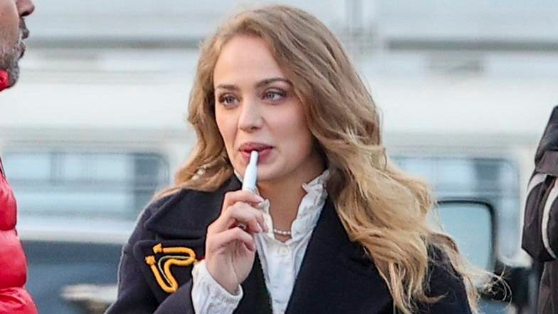 Wiktoria Gąsiewska na planie świątecznego filmu