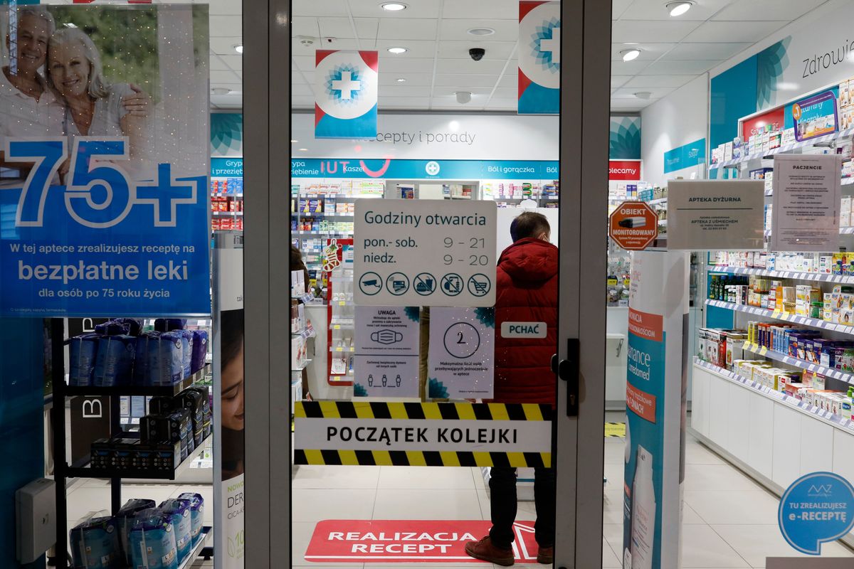 Wielki ruch w aptekach po ataku Rosji na Ukrainę. Polacy wykupują nawet płyn Lugola 