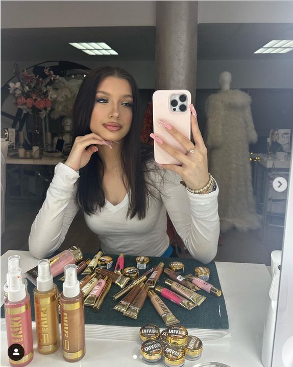 Viki Gabor prezentuje stylizacje na egzamin ósmoklasisty