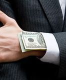 Politycy bronią swoich kont przed supernadzorem