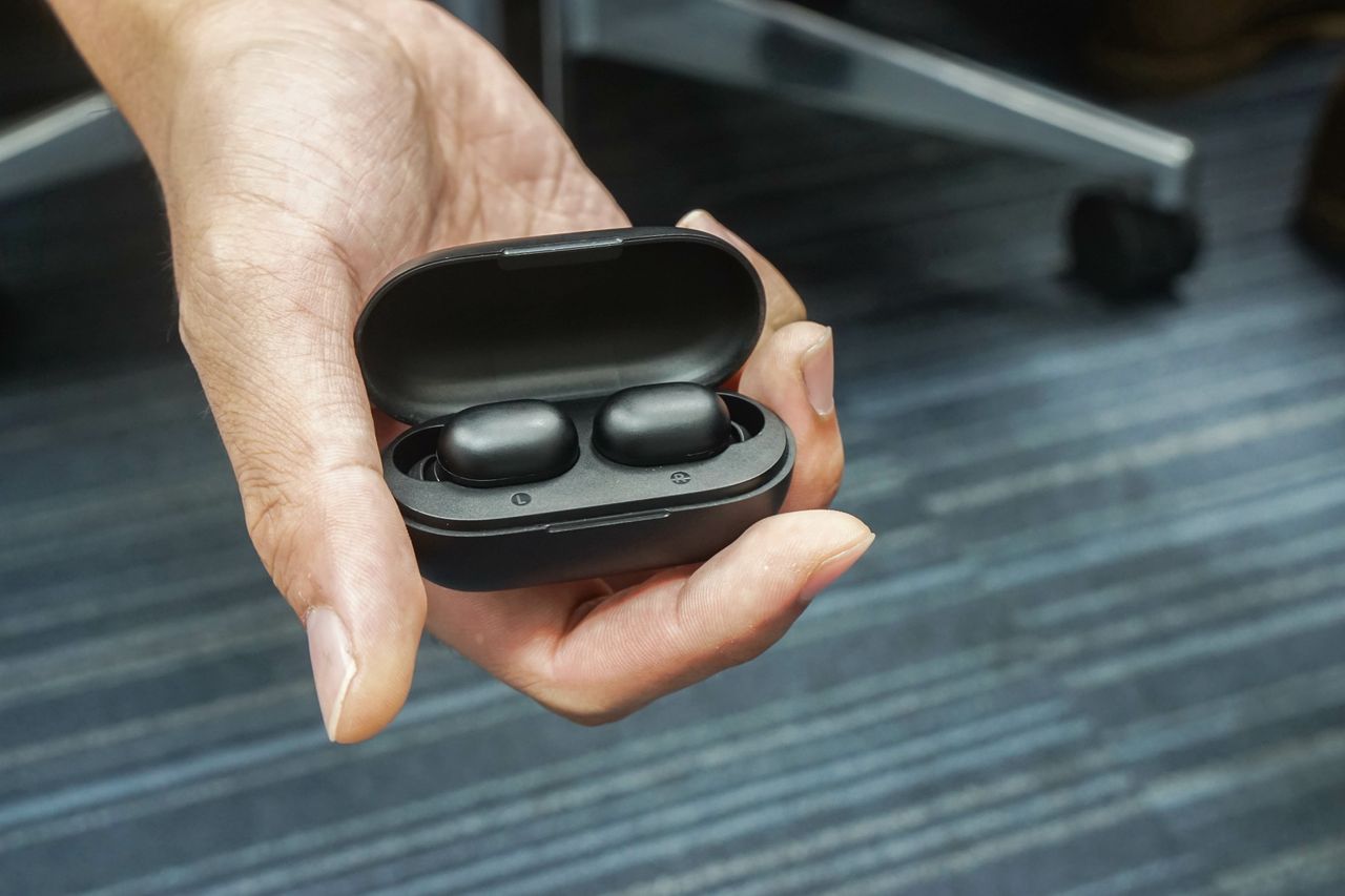 Słuchawki bezprzewodowe - propozycje z długim czasem pracy baterii oraz redukcją szumów
