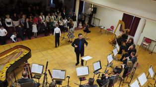 Zielona Góra: Filharmonicy zagrali na instrumentach dętych podczas koncertu familijnego