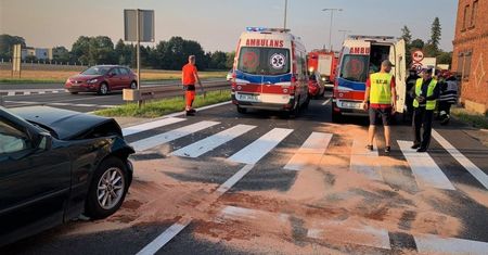 Wypadek na "wiślance". Auto wjechało w matkę z trojgiem małych dzieci