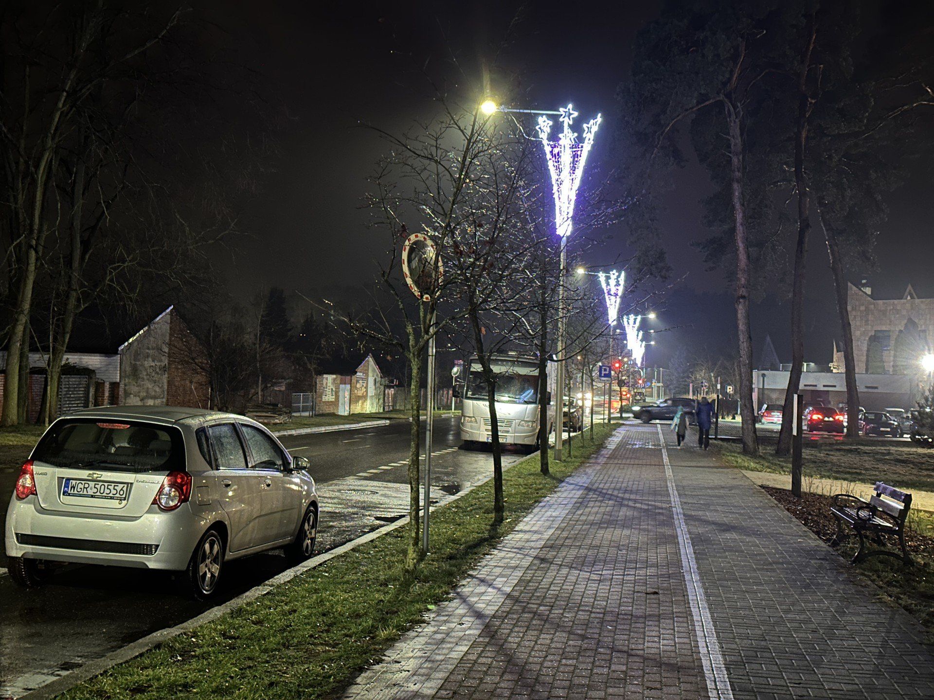 Ozdoby zainstalowane w Kozienicach są wyjątkowej urody.