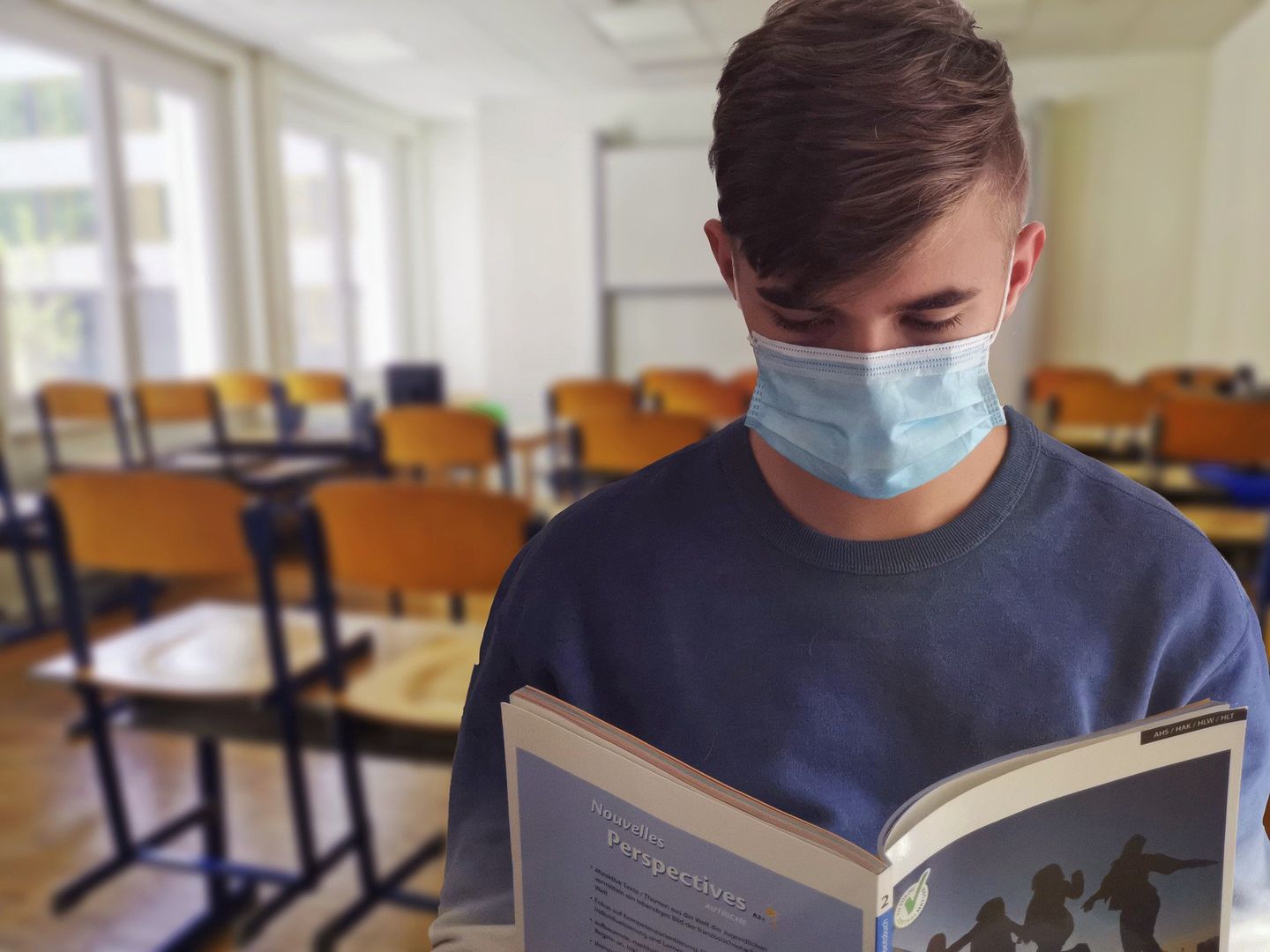 Koronawirus w Polsce. Zaraza atakuje kolejne szkoły. Problemy w Przylepie i Bełchatowie